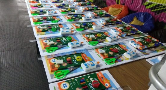 Montagem para a produção de Kits Escolares para a Escola Estadual Israel Pinheiro